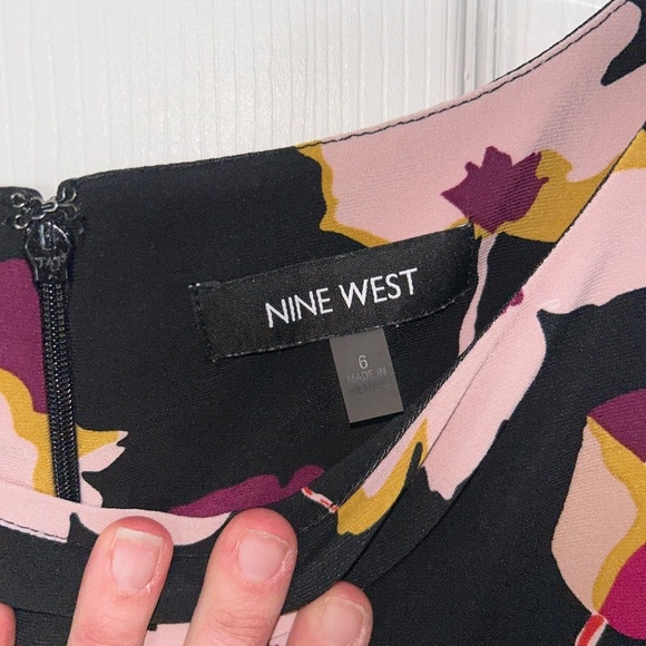 Nine West Floral Pattern 3/4 length sleeve Dress size 6 - Picture 3 of 3